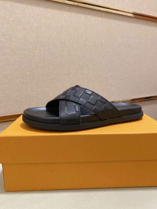 Picture of Louis Vuitton Slippers _SKULVsz38-44hnh03151036